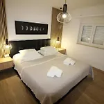 Prestiz Na Poschodi Apartman Vir